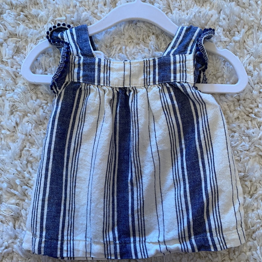 Adorable Carter’s Baby Girls blue and white striped short outfit! - Picture 2 of 8